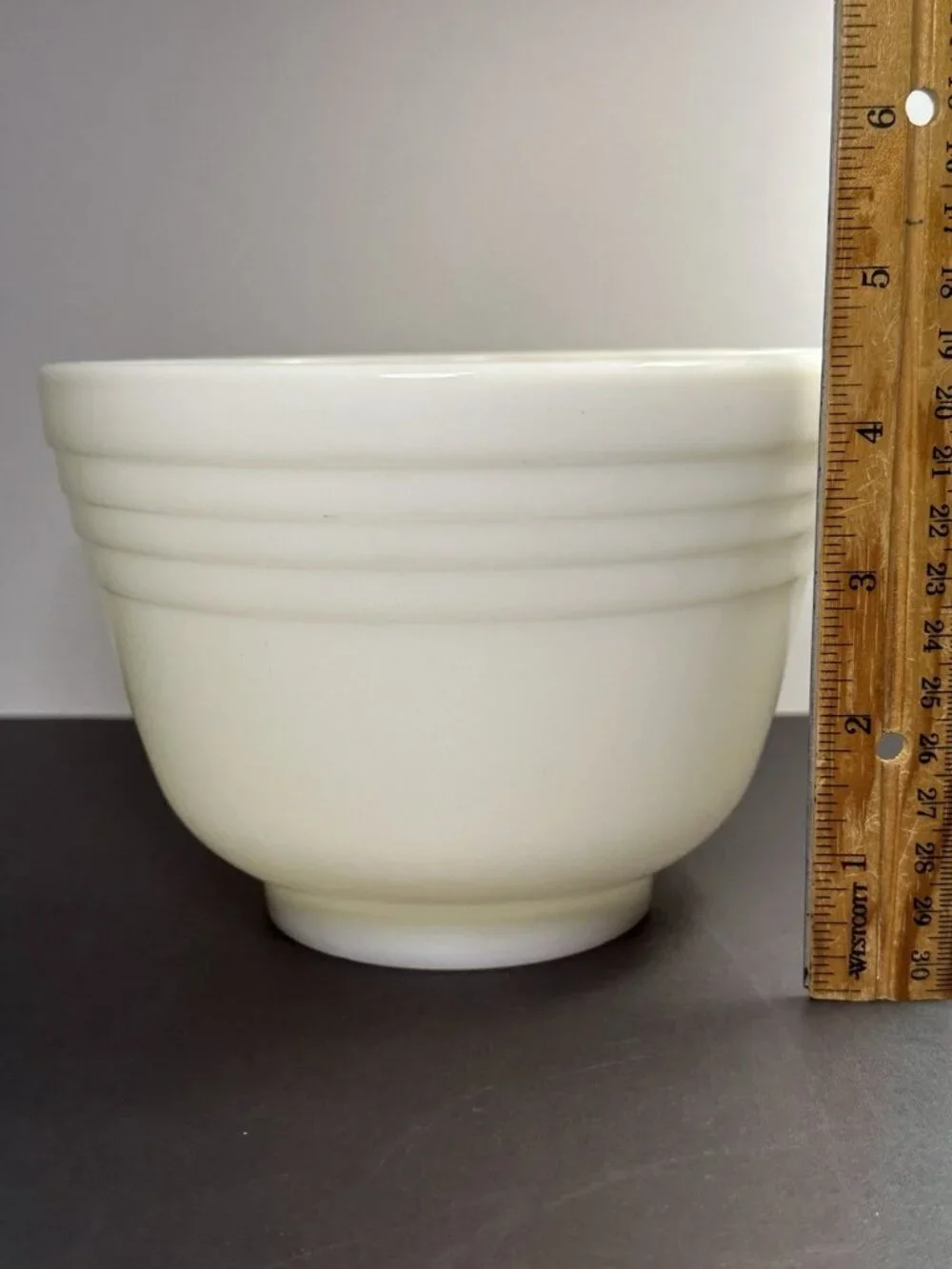 PYREX White Milk Glass Hamilton Beach Ribbed Mixing Bowl #4 W/Spout 1 QT